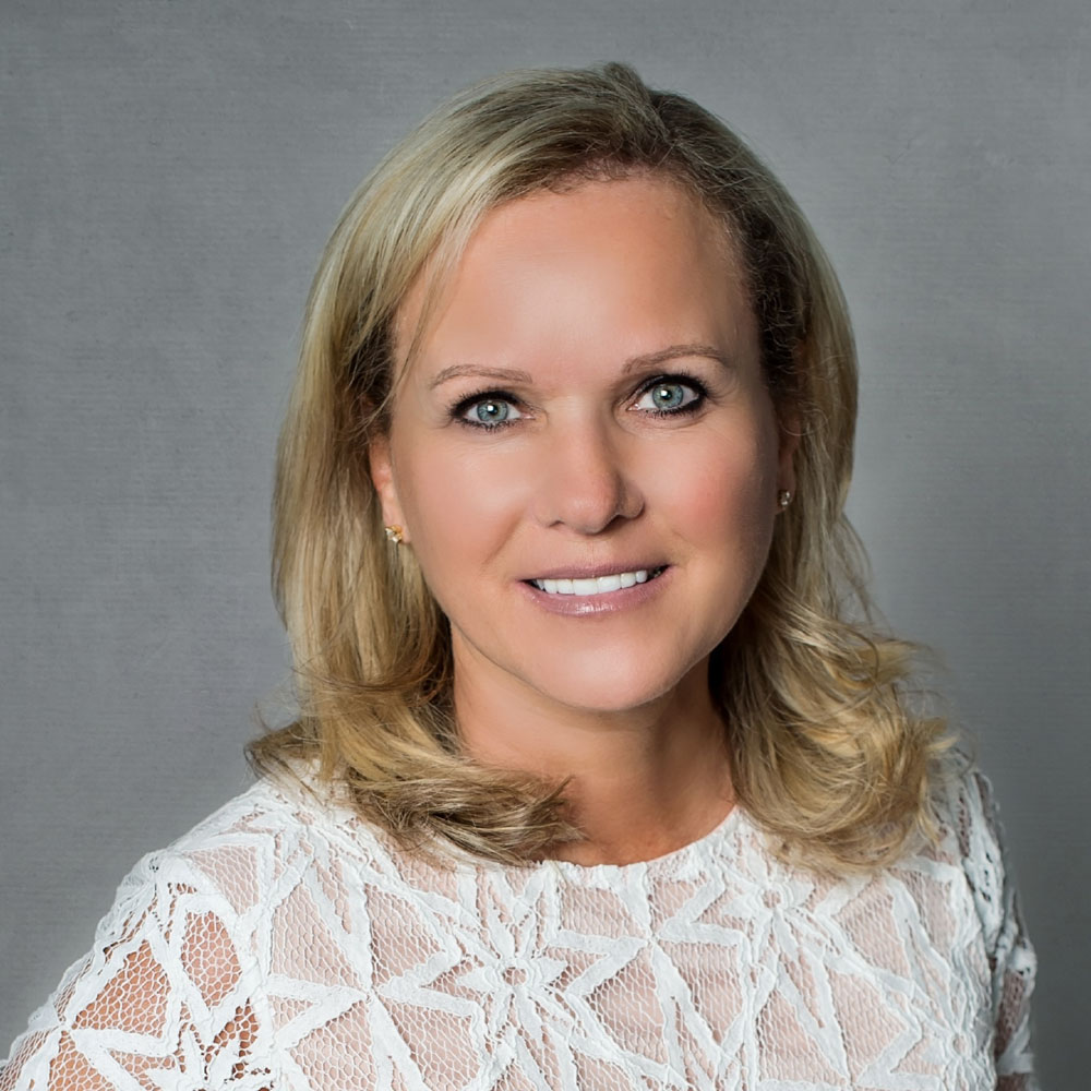 https://www.moorelendinggroup.com/wp-content/uploads/2020/12/jeannette-farr.jpg